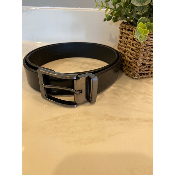 Men’s Belt Dark Brown Buckle is 2.75 “ & Belt is 40 inches without Buckle Dressy - Picture 2 of 10